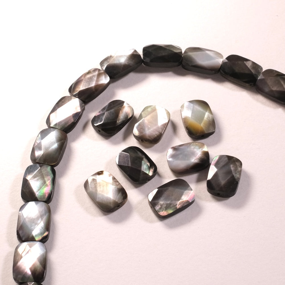 Lot de 2 perles rectangle facetté — nacre noire
