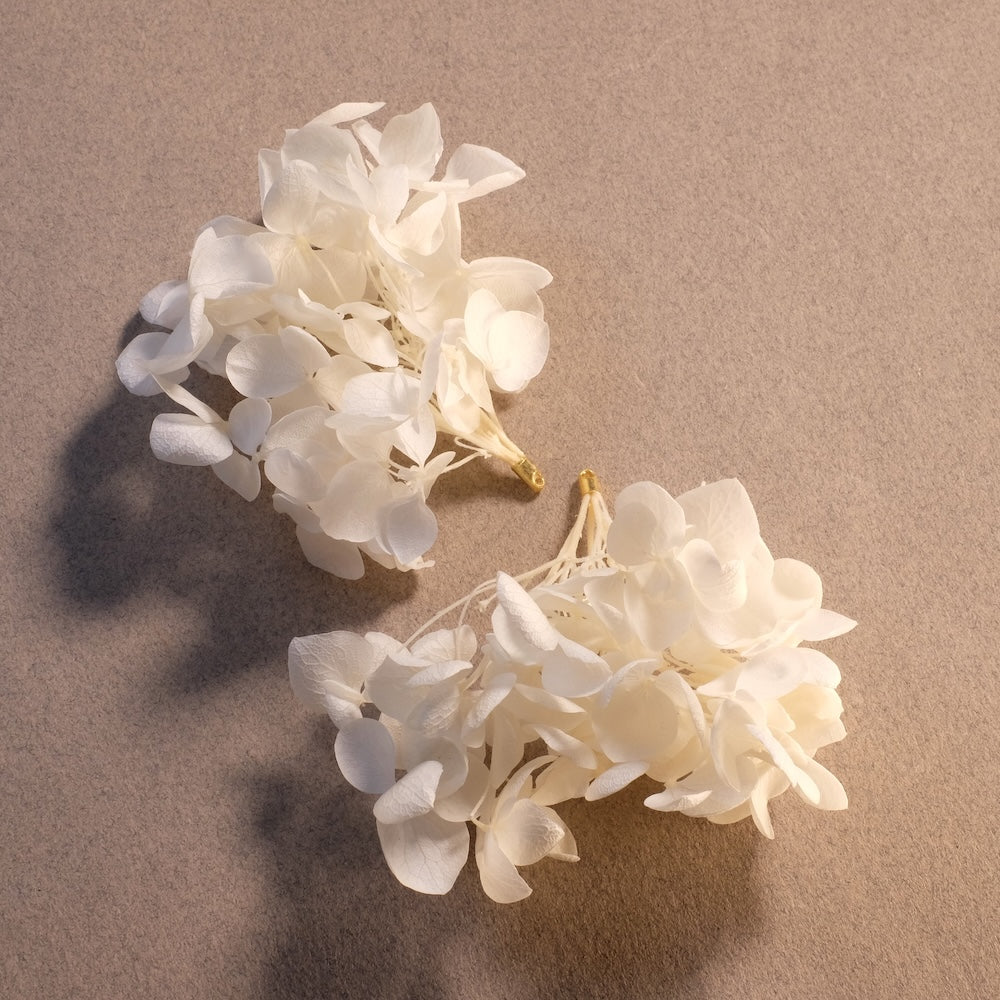 Pendentif Fleur stabilisée Hortensia Blanc en laiton doré à l'or fin 24K Premium