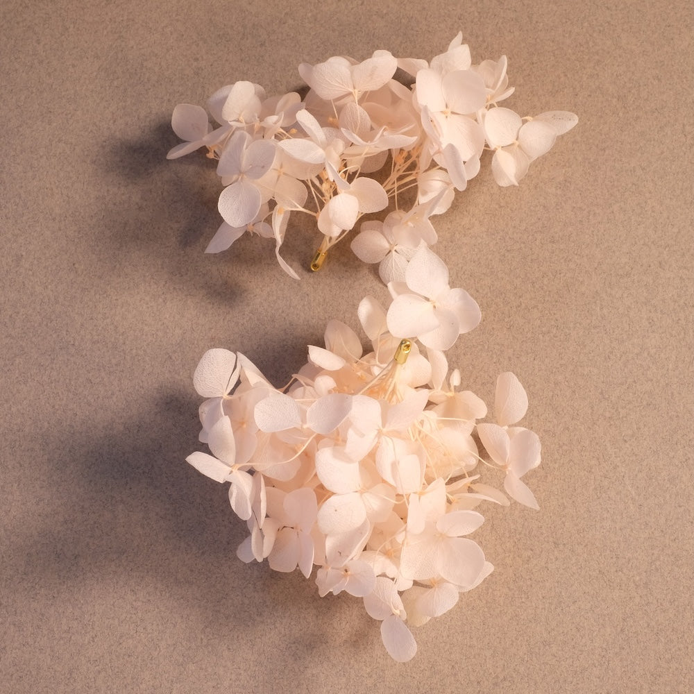 Pendentif Fleur stabilisée Hortensia Pêche clair en laiton doré à l'or fin 24K Premium