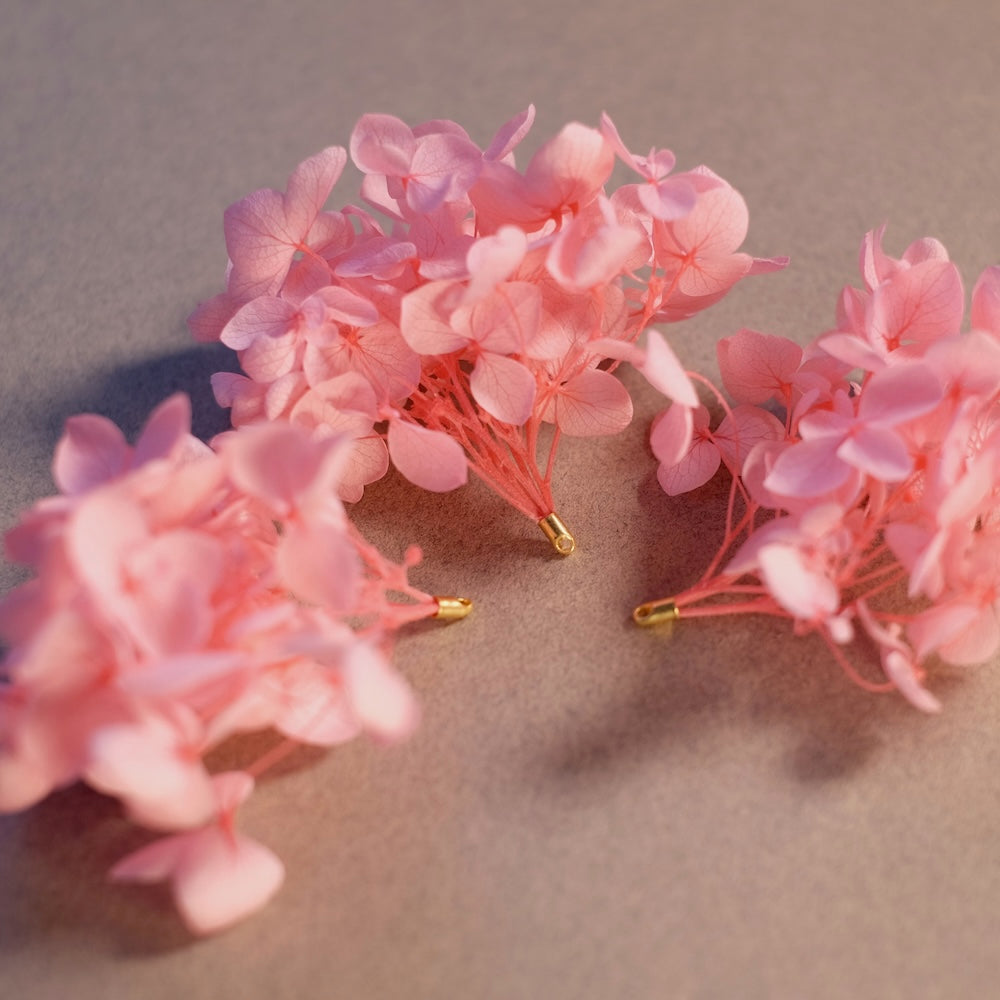 Pendentif Fleur stabilisée Hortensia Rose en laiton doré à l'or fin 24K Premium