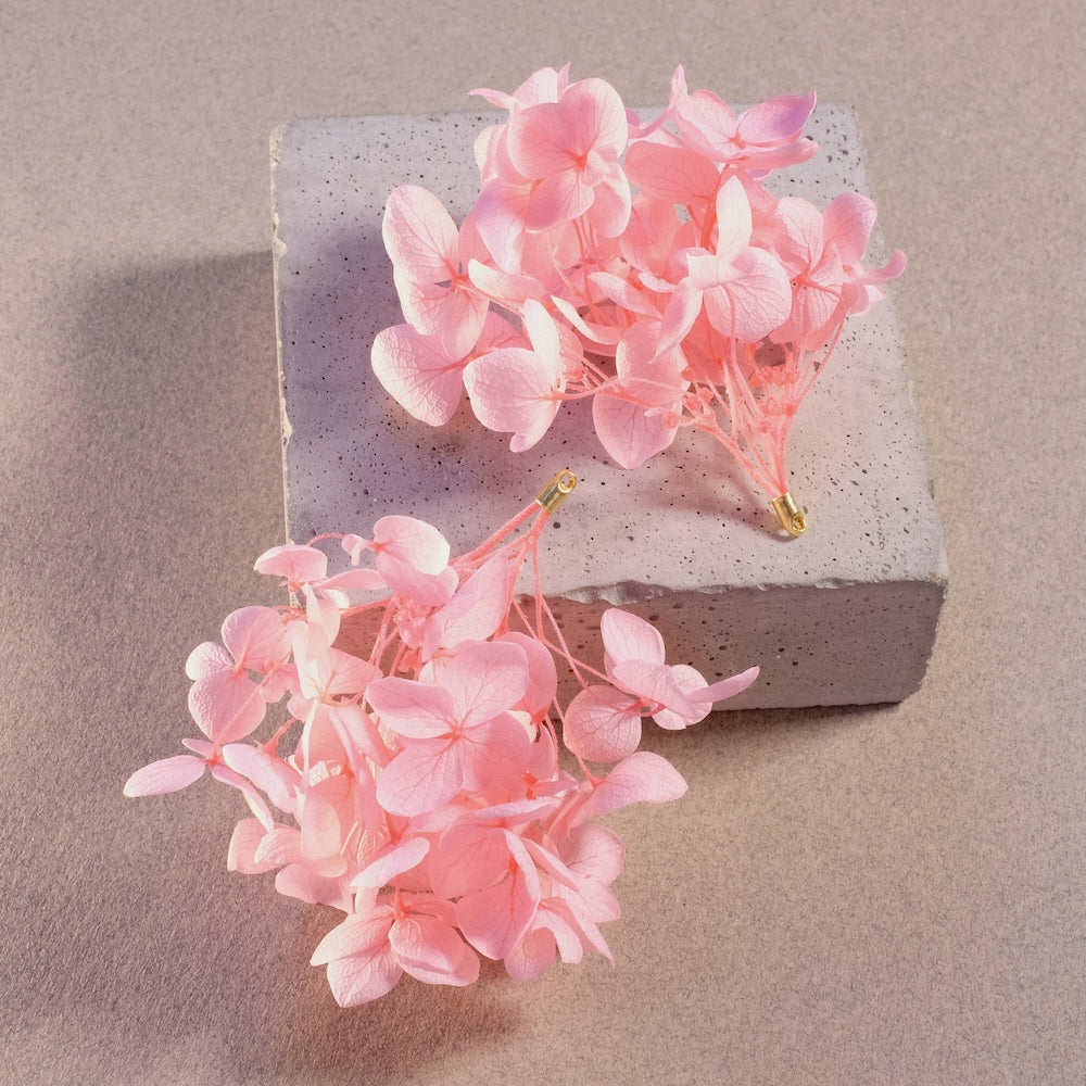 Pendentif Fleur stabilisée Hortensia Rose en laiton doré à l'or fin 24K Premium