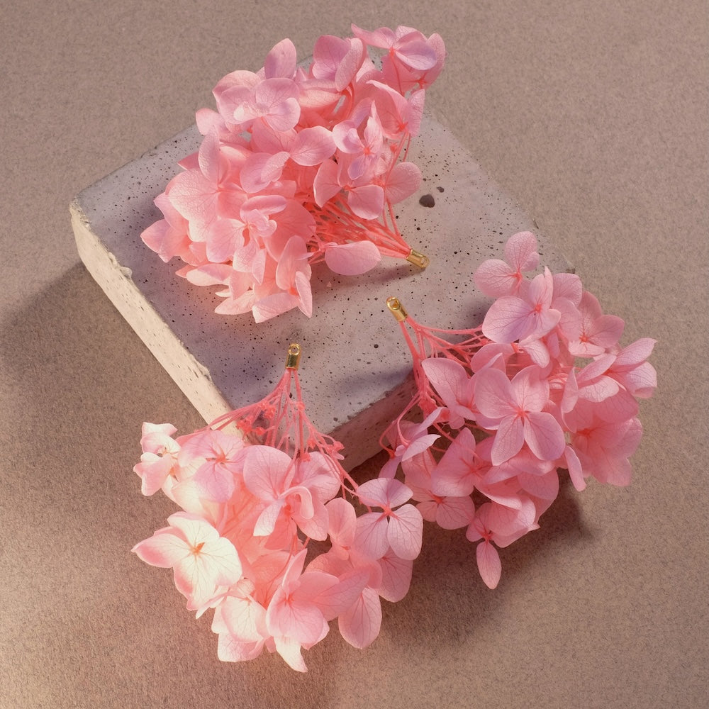 Pendentif Fleur stabilisée Hortensia Rose en laiton doré à l'or fin 24K Premium