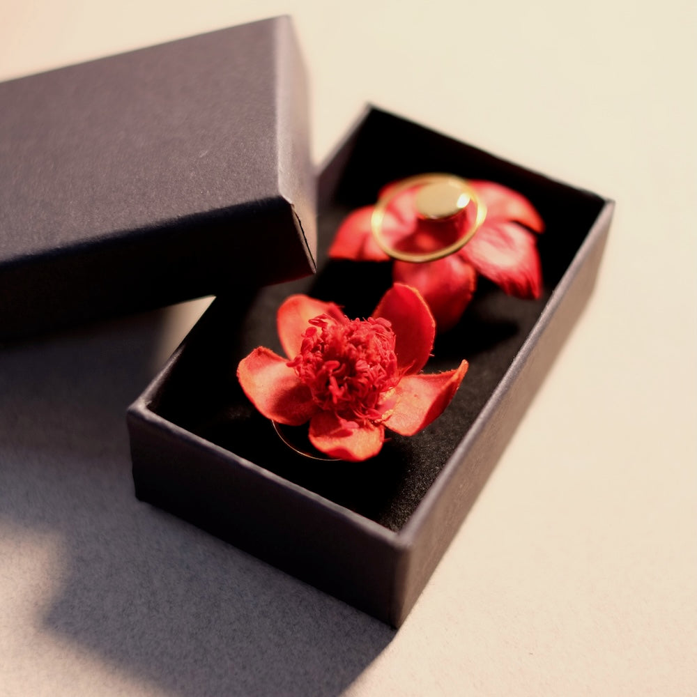 Pendentif Fleur stabilisée Myosotis Rouge en laiton doré à l'or fin 24K Premium