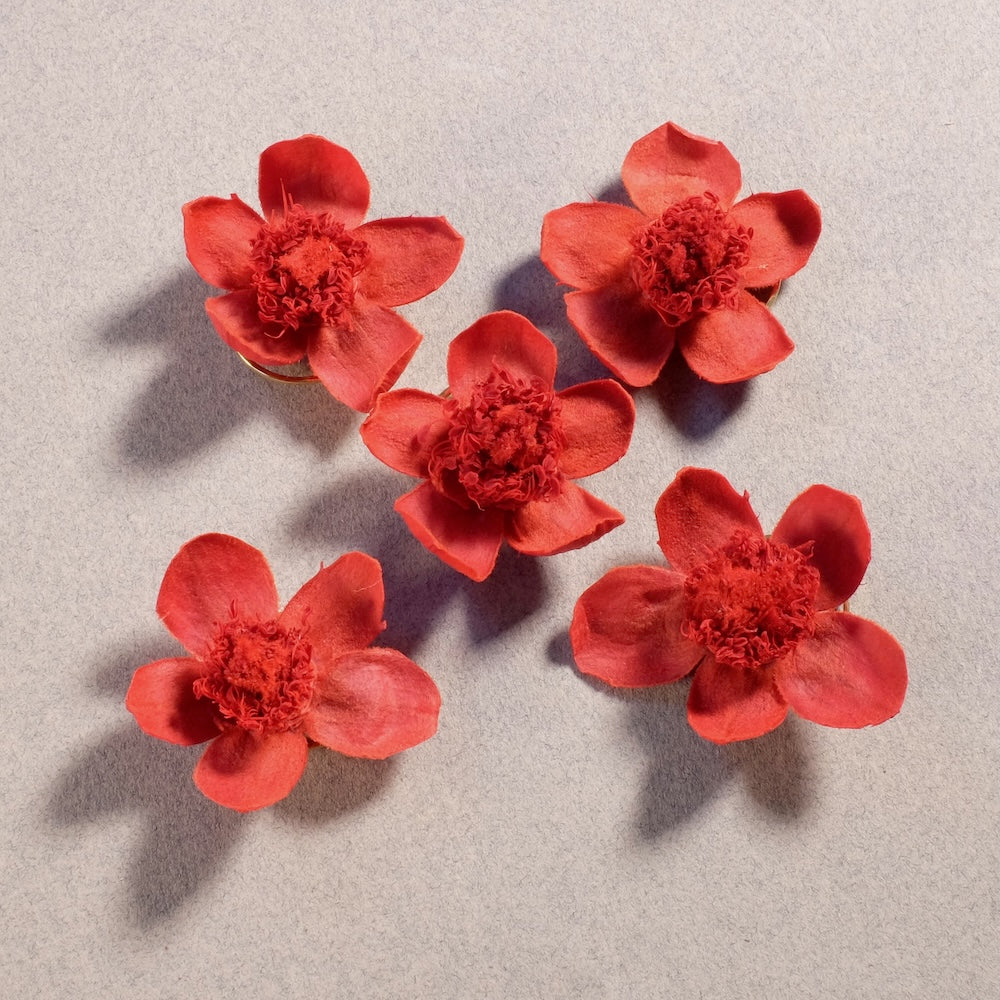 Pendentif Fleur stabilisée Myosotis Rouge en laiton doré à l'or fin 24K Premium