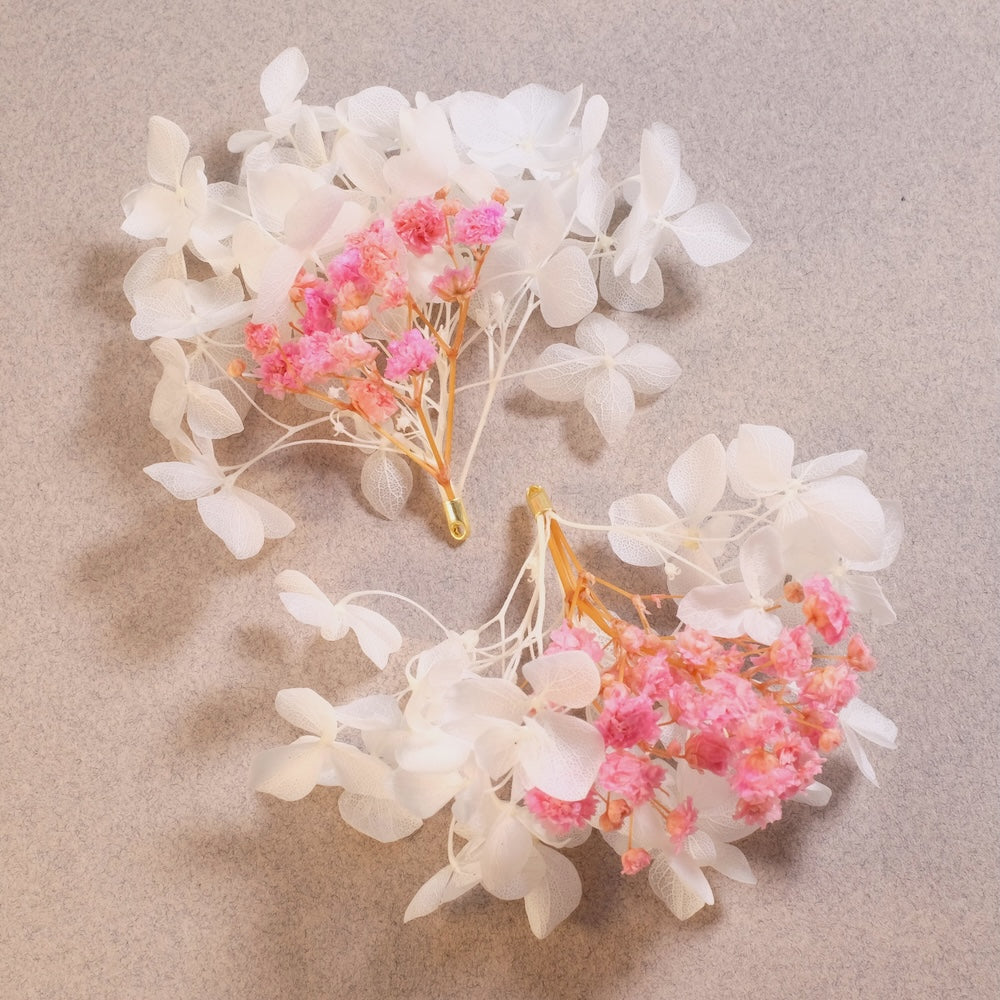 Pendentif Fleurs Stabilisées – Bouquet Hortensia Blanc & Gypsophile | Fabrication Artisanale Europe