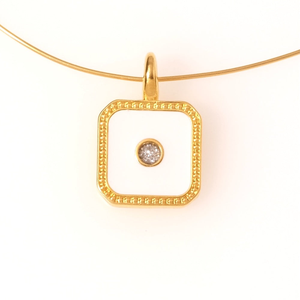 Pendentif carré émaillé blanc pailleté argenté en Zamak doré 24K