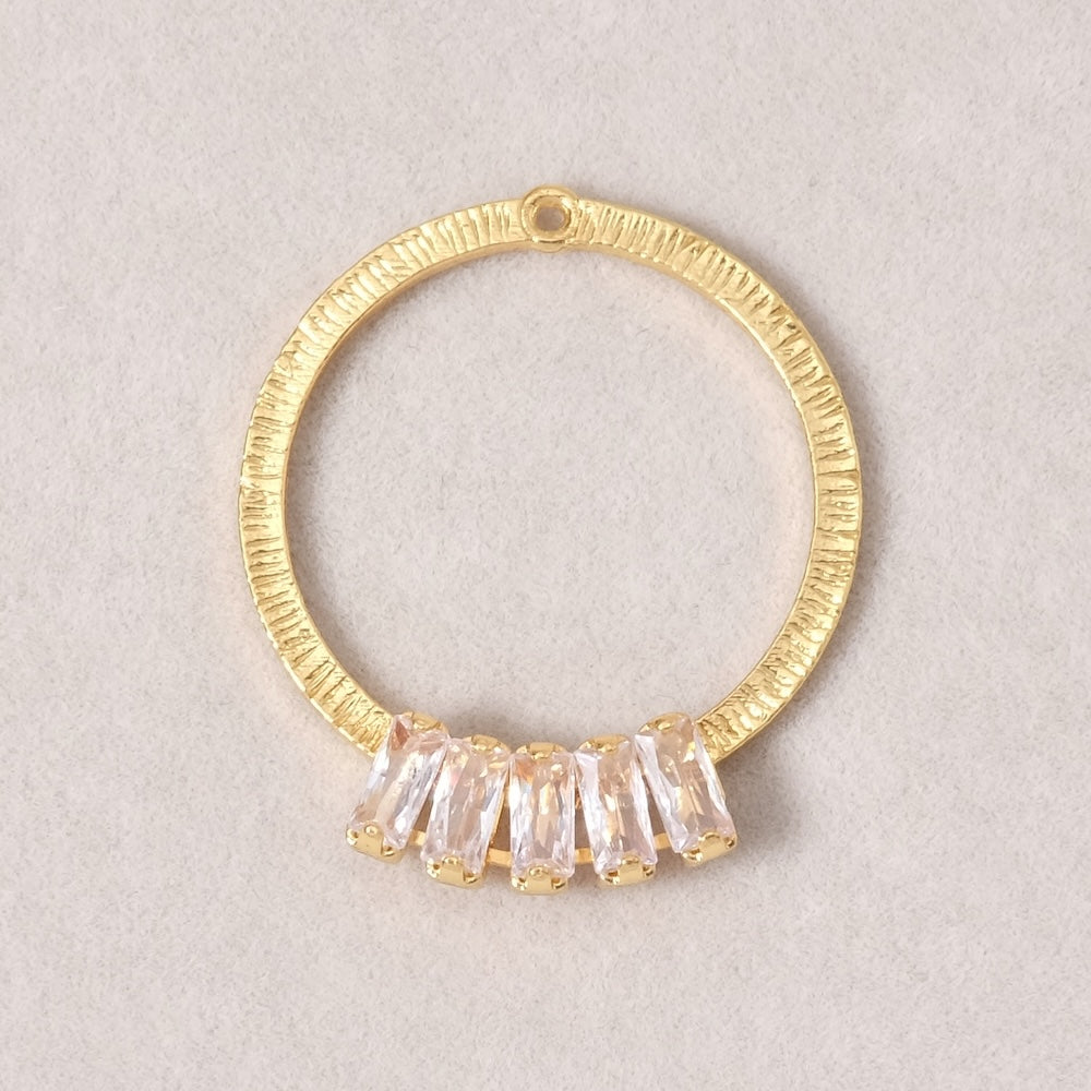 Pendentif cercle et strass en Oxyde de Zirconium en laiton Doré à l'or fin 24K Premium