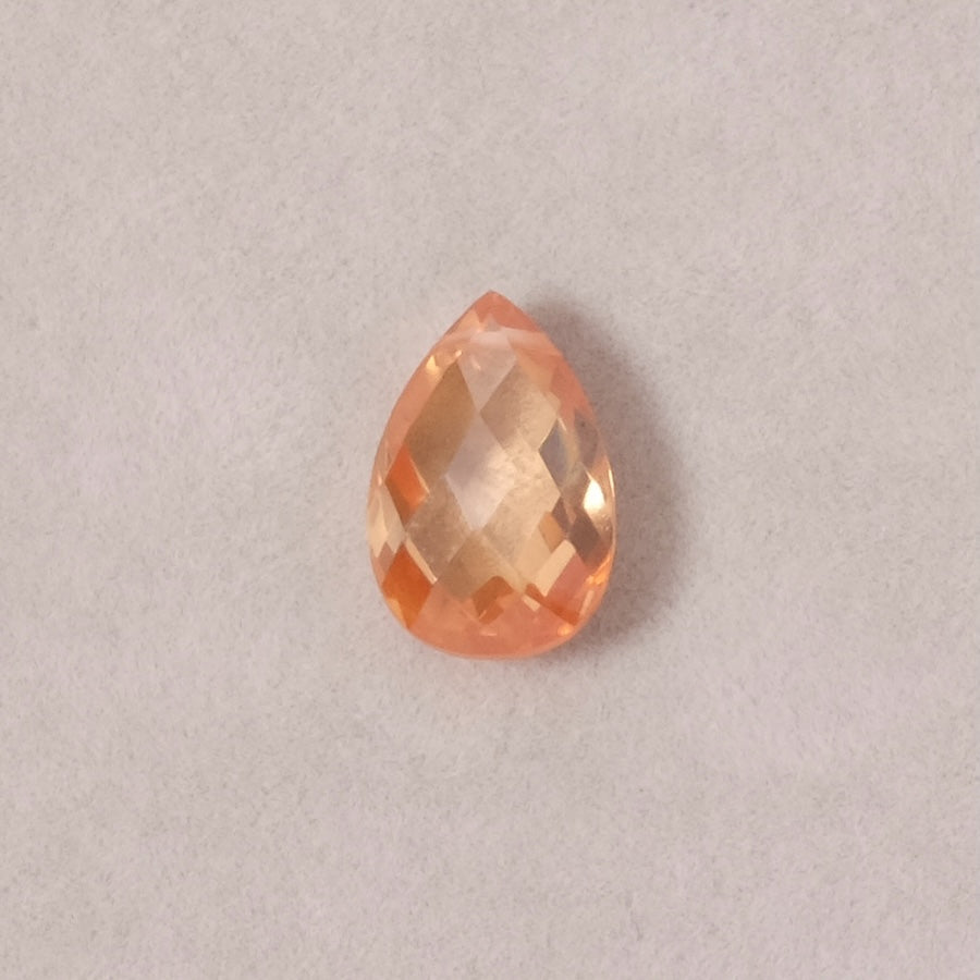 Perle goutte facettée 15 x 10mm en Oxyde de Zirconium ou Zircone cubique pêche
