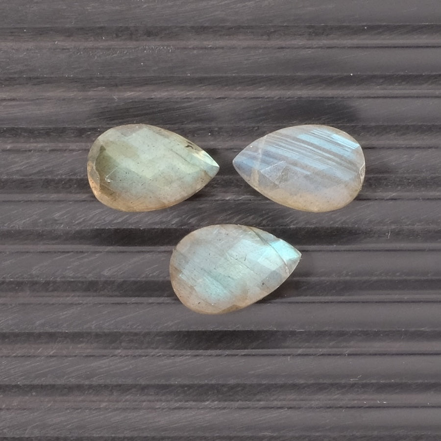 Perle goutte facettée 15 x 10mm en pierre naturelle Labradorite