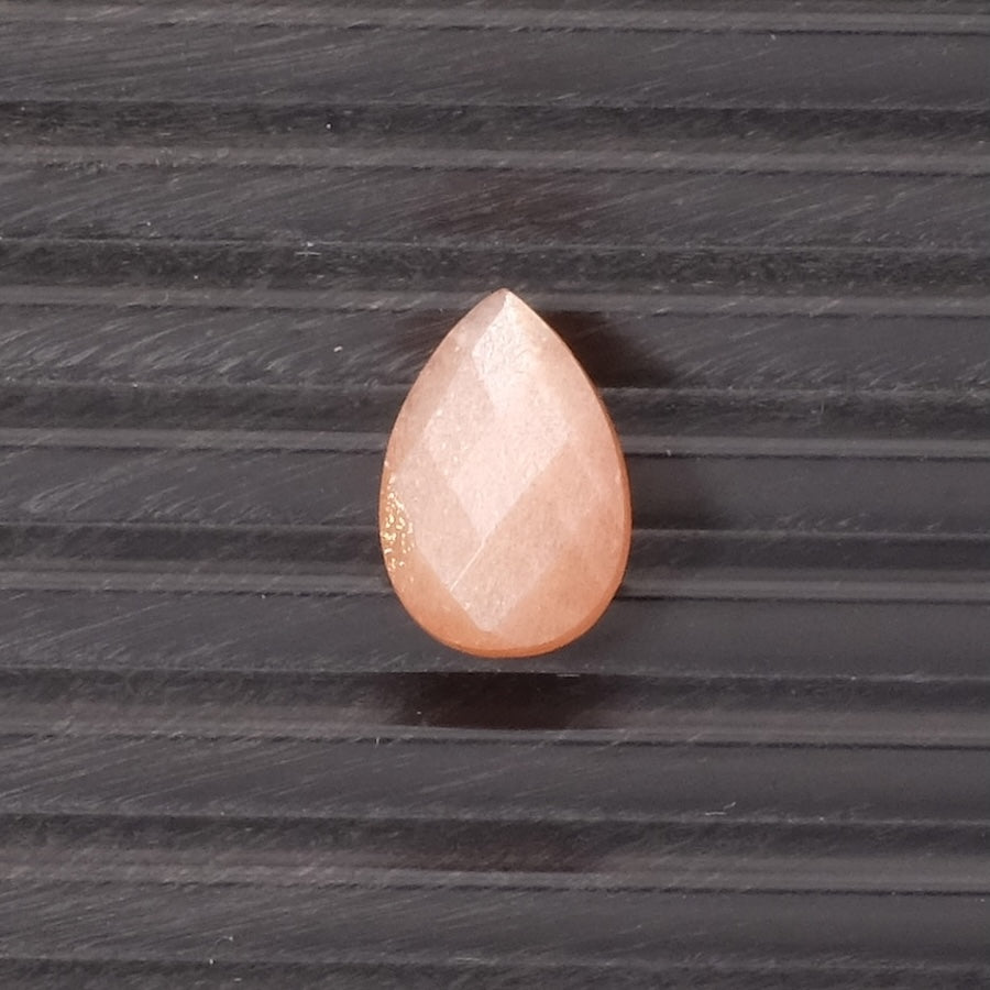 Perle goutte facettée 15 x 10mm en pierre naturelle Pierre de Lune Feldspath