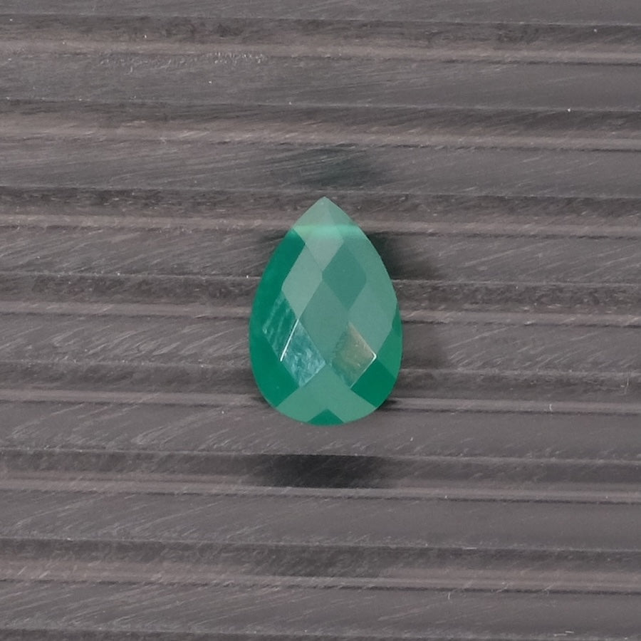 Perle goutte facettée 15 x 10mm en pierre naturelle Onyx vert