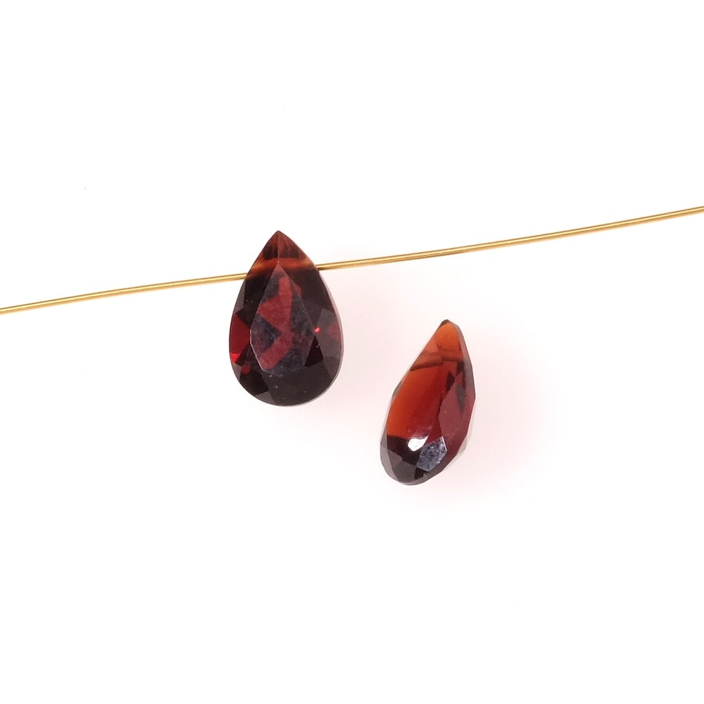 Perle goutte poire facettée 6 x 9mm en pierre naturelle Grenat Almandin