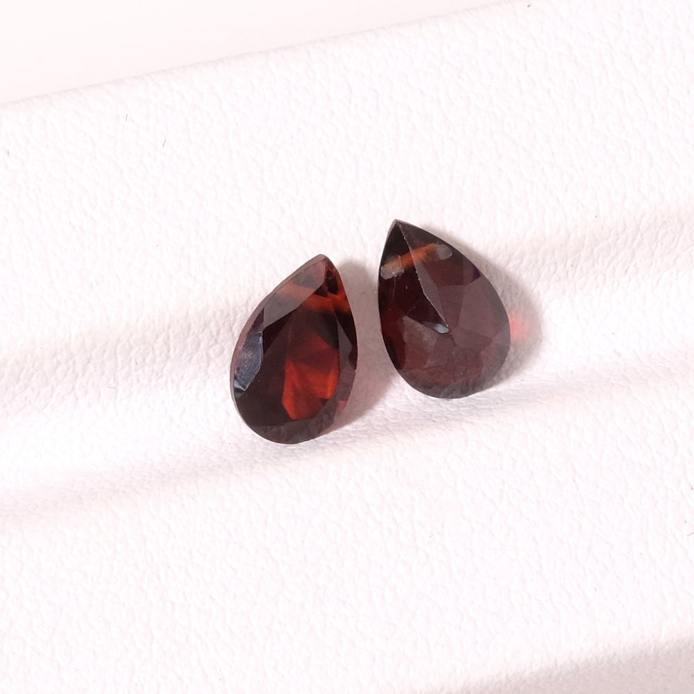 Perle goutte poire facettée 6 x 9mm en pierre naturelle Grenat Almandin