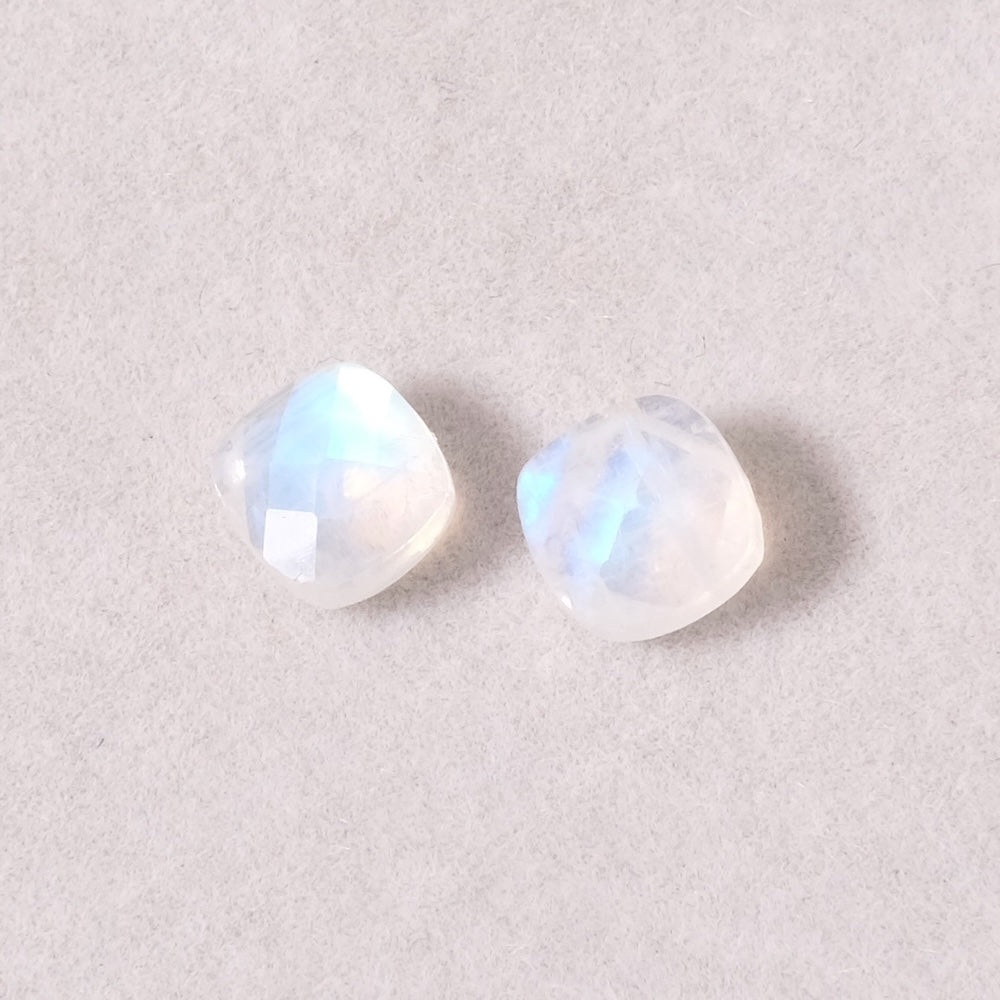 Perle naturelle 7mm taille coussin en Pierre de Lune