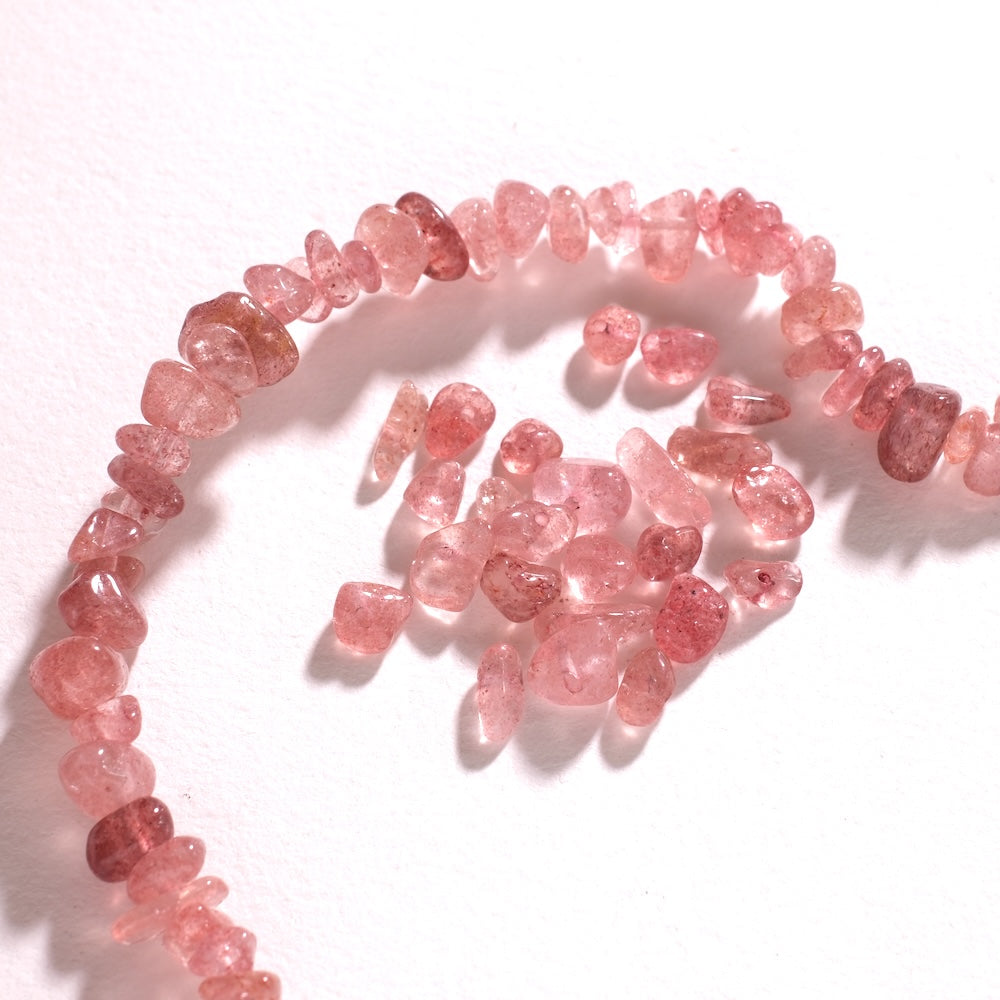 Perles chips de quartz fraise 5 à 10 mm pour bijoux