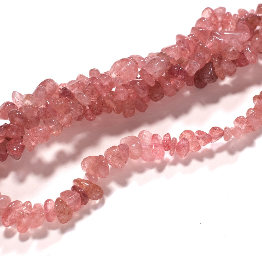 Perles chips de quartz fraise 5 à 10 mm pour bracelet et collier bohème