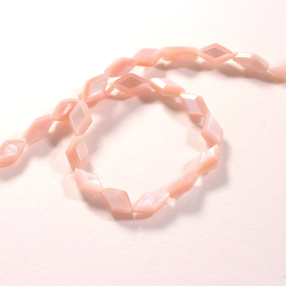 Lot de 2 perles losange facetté — nacre rose