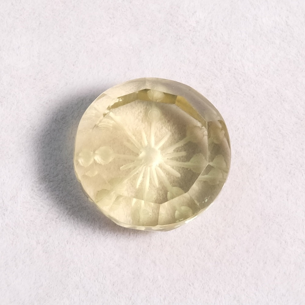 Pierre facettée gravée motif floral 15,8mm en Quartz citron