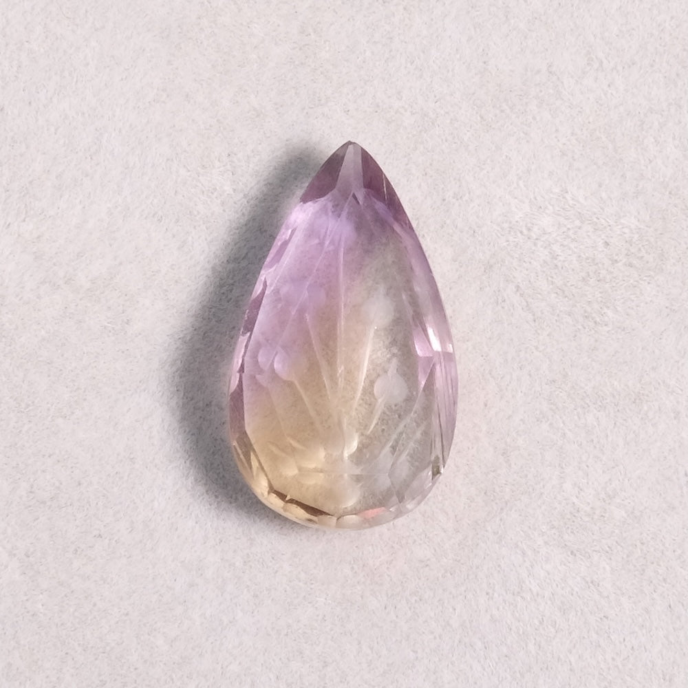 Pierre facettée gravée motif floral goutte 19 x 11mm en Améthyste