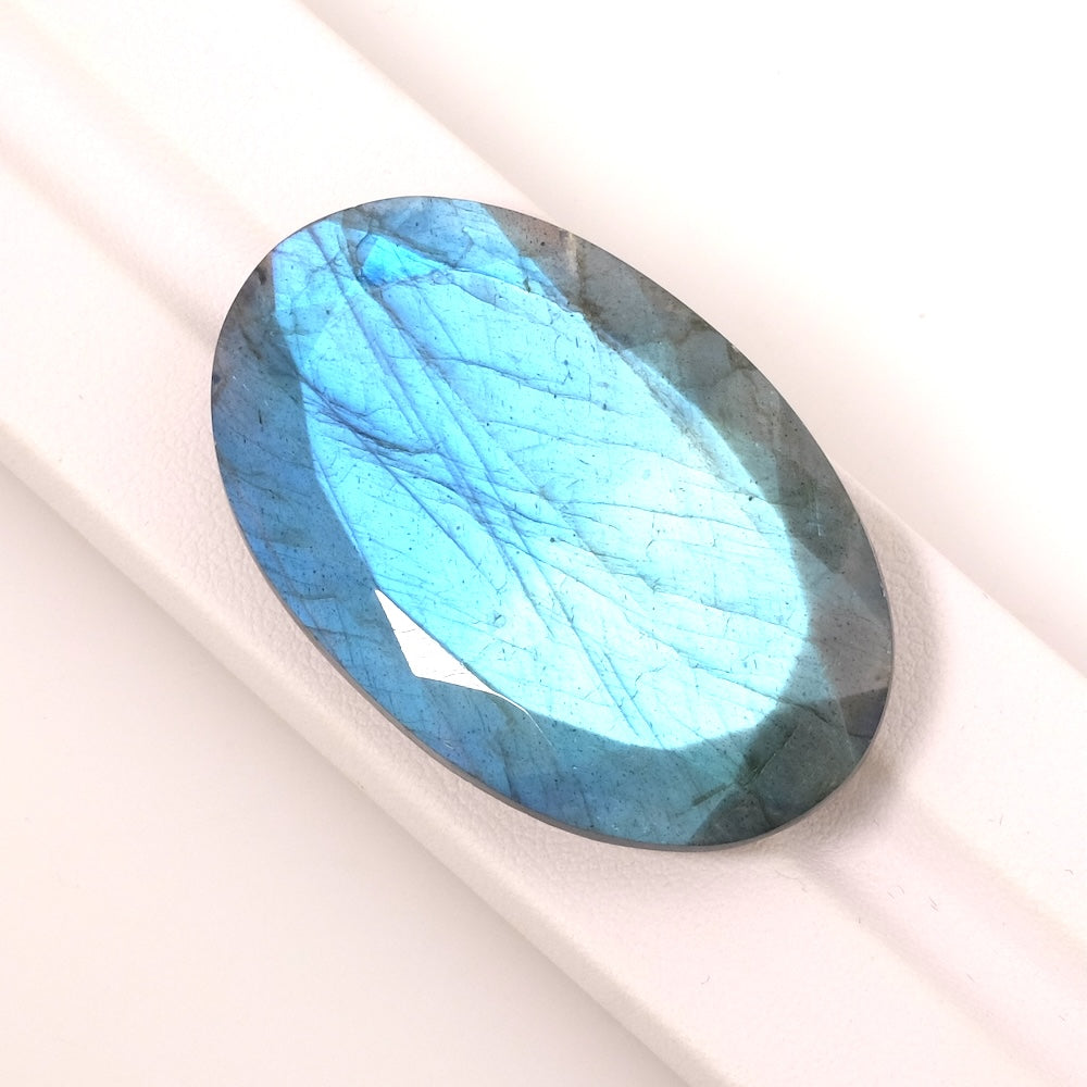 Pierre facettée ovale 48 x 31mm en Labradorite 