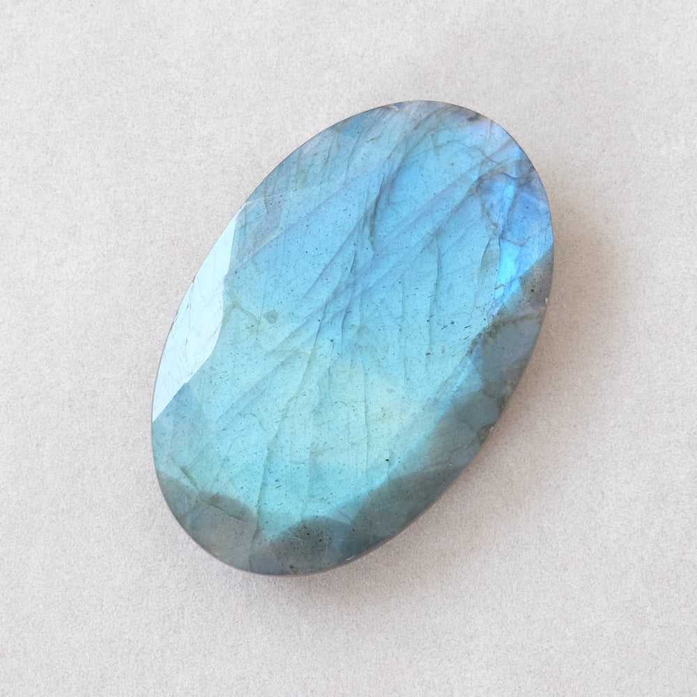 Pierre facettée ovale 48 x 31mm en Labradorite 