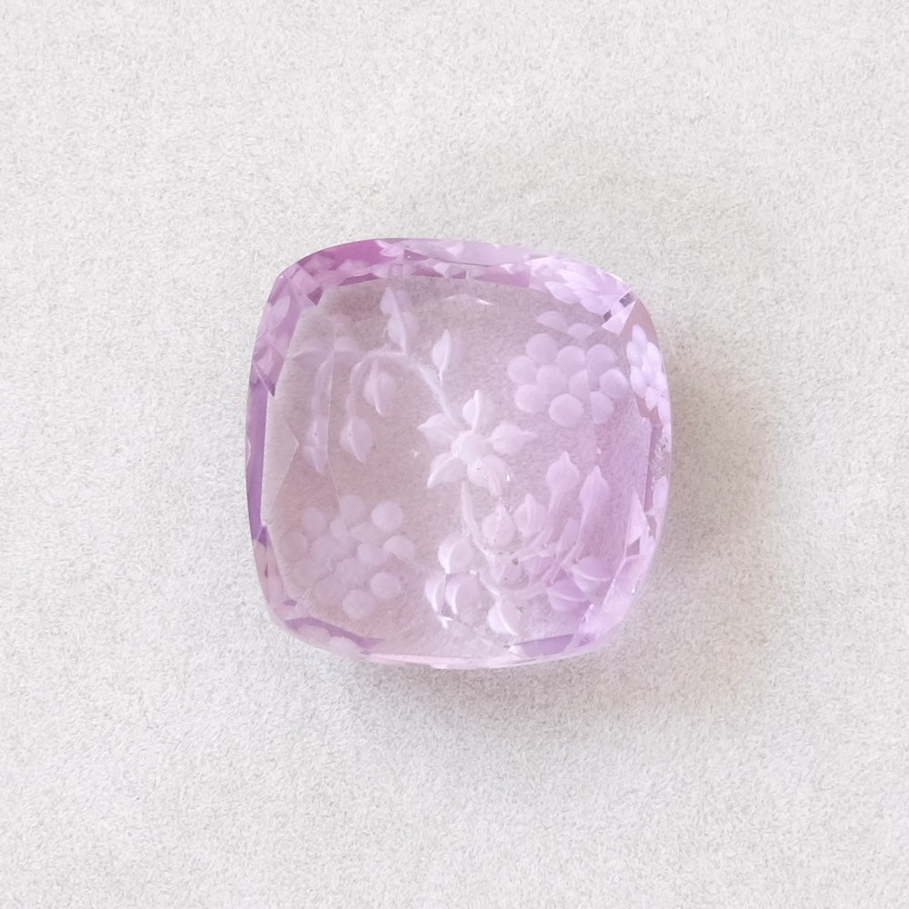 Pierre gravée carrée — améthyste