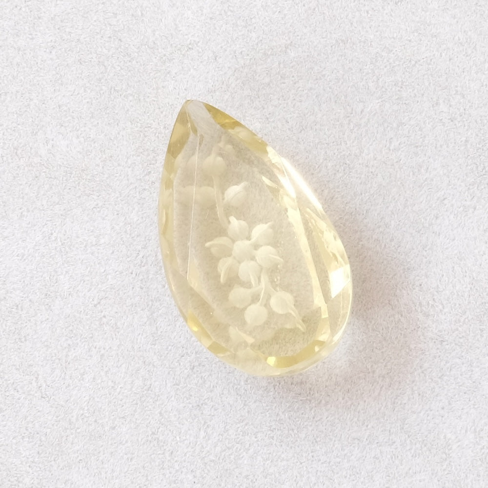 Pierre gravée goutte — quartz citron