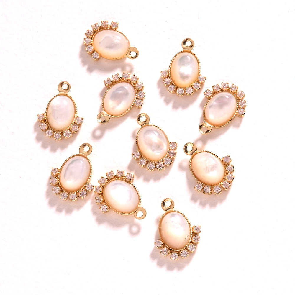 Plusieurs pendentifs ovales Nacre blanche cerclés de strass zircon dorés 24K