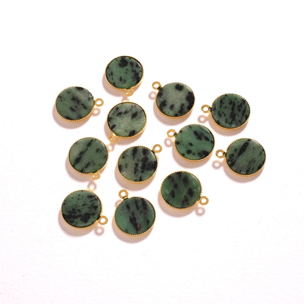 Plusieurs pendentifs ronds Anyolite verte à inclusions de rubis sertis or fin 24K