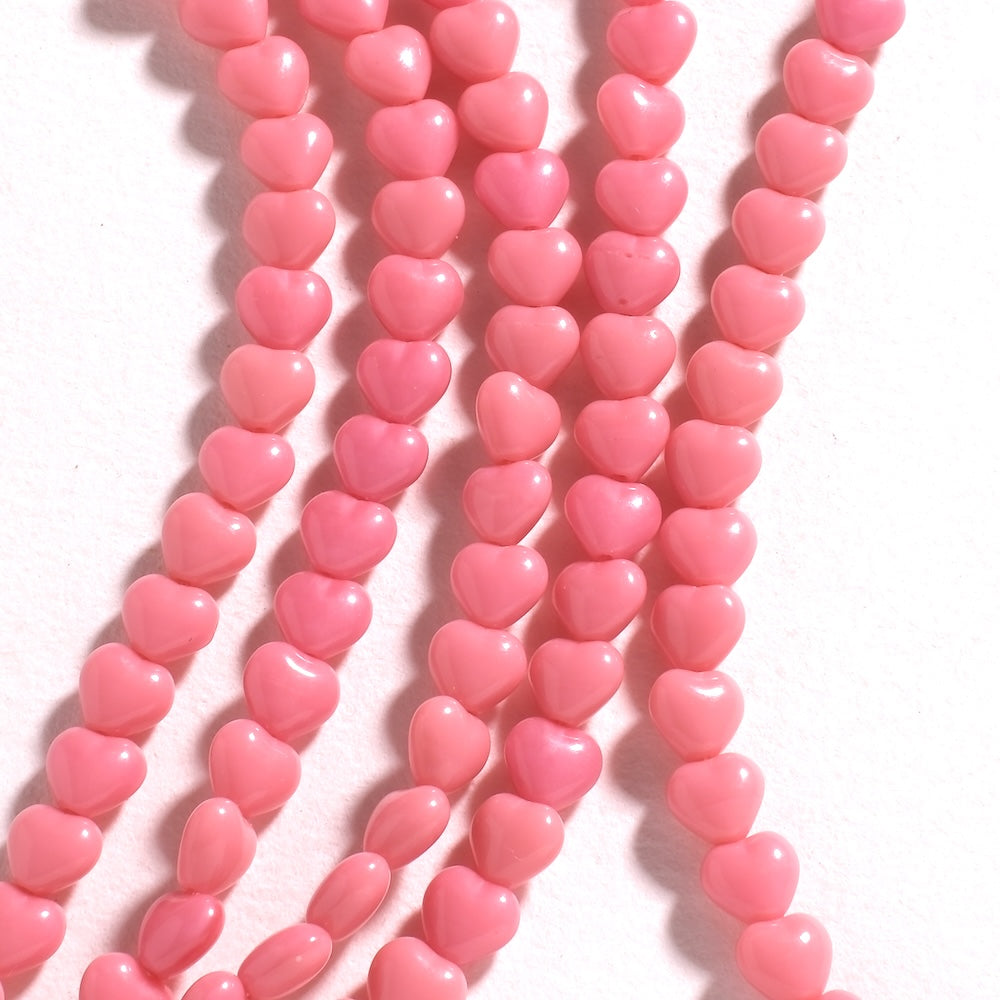 Rangs de perles cœur rose opaque 6 mm, surface lisse et brillante