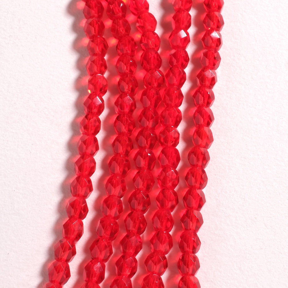 Fil de perles de Bohème rondes facettées 6 mm en verre rouge vif transparent