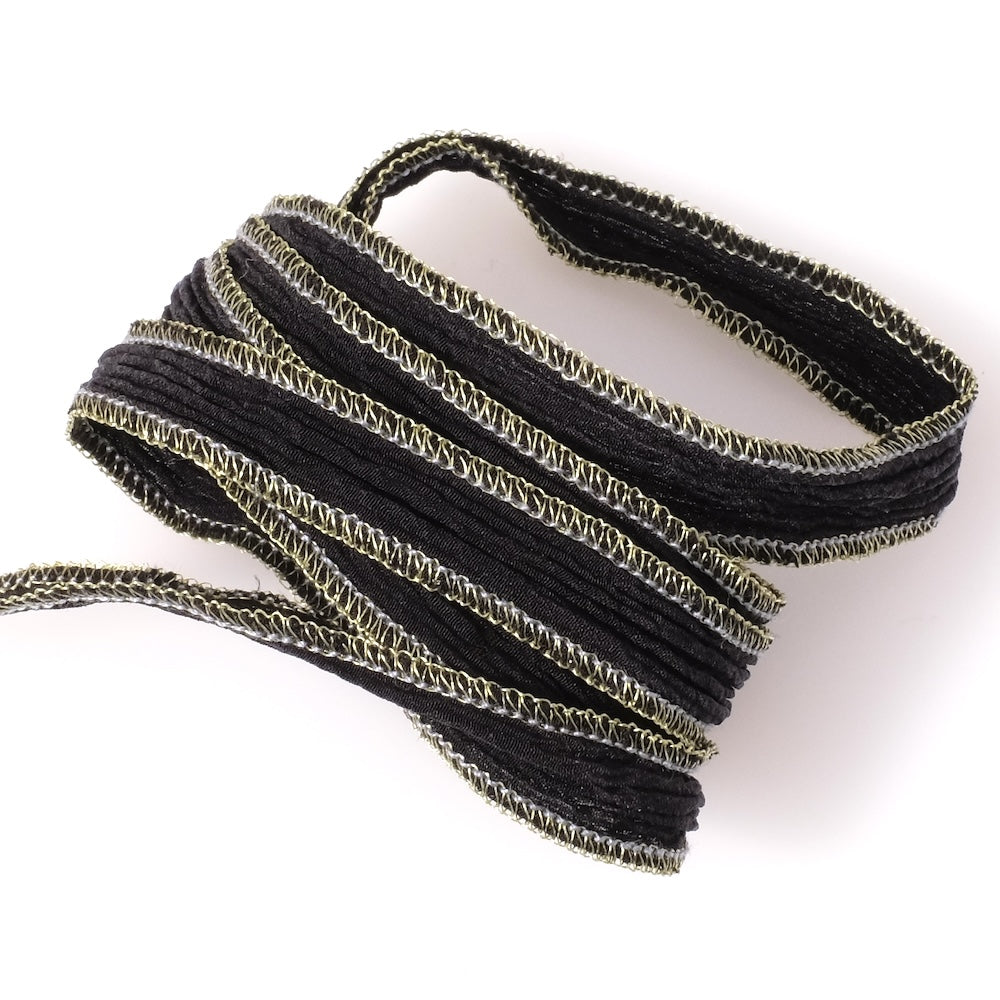 Ruban de soie teint à la main - noir couture dorée