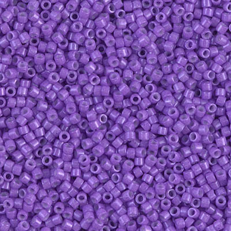 Perles Miyuki Delica 11/0 rouge violet opaque teinté DB1379