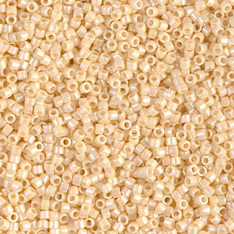 Perles Miyuki Delica 11/0 crème opaque AB DB0157