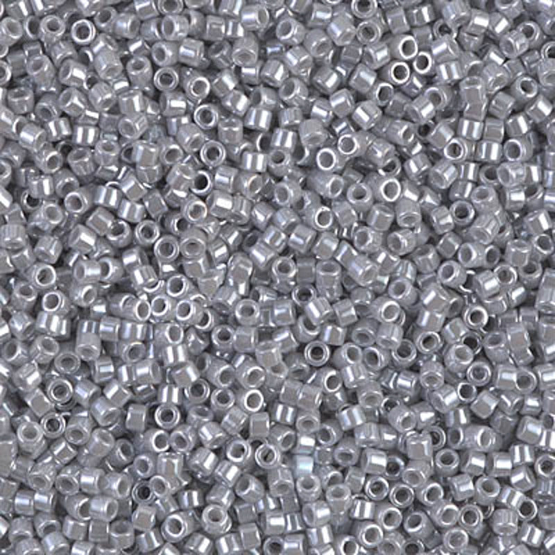 Perles Miyuki Delica 11/0 gris fantôme opaque lustré DB1570
