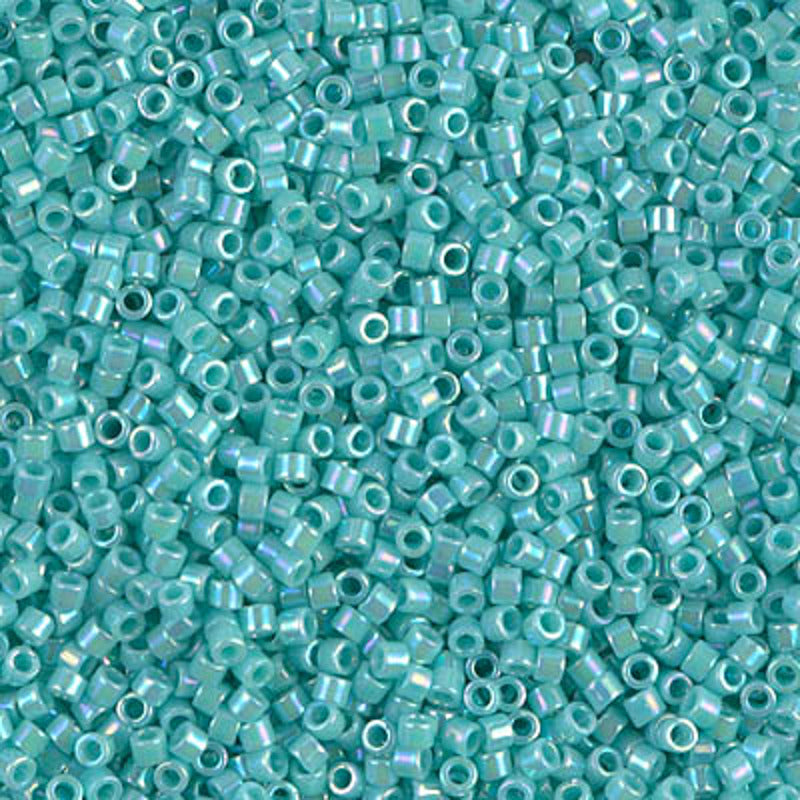 Perles Miyuki Delica 11/0 opale de mer opaque AB DB1576