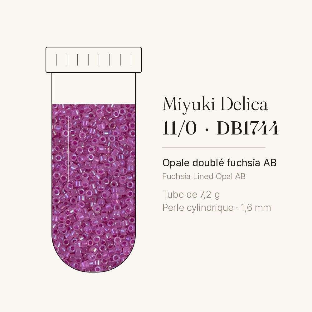 Tube de 7,2 g de perles Miyuki Delica 11/0 DB1744 opale doublé fuchsia AB