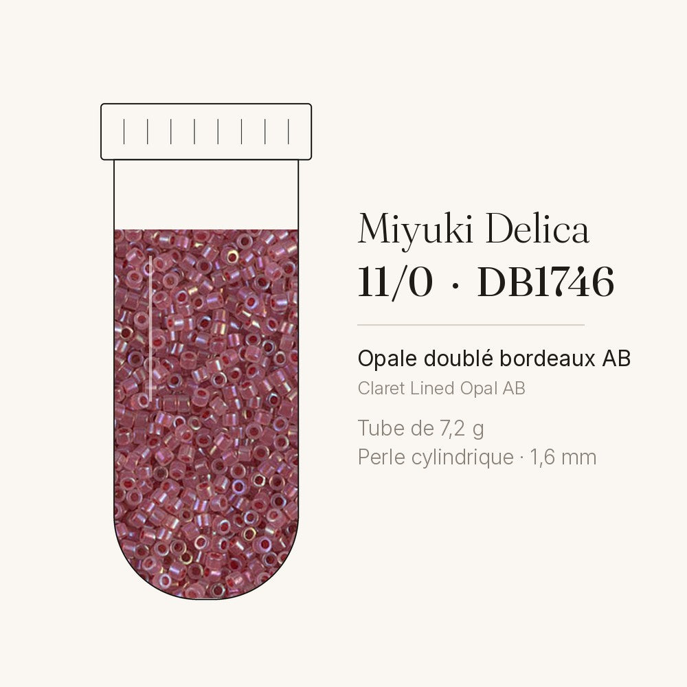 Tube de 7,2 g de perles Miyuki Delica 11/0 DB1746 opale doublé bordeaux AB