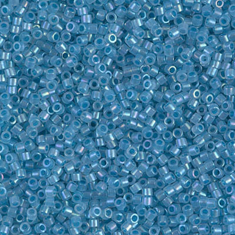 Perles Miyuki Delica 11/0 opale doublé bleu ciel scintillant AB DB1761