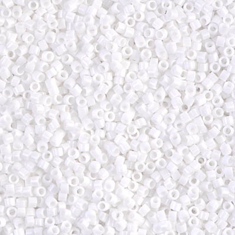 Perles Miyuki Delica 11/0 blanc craie opaque DB0200
