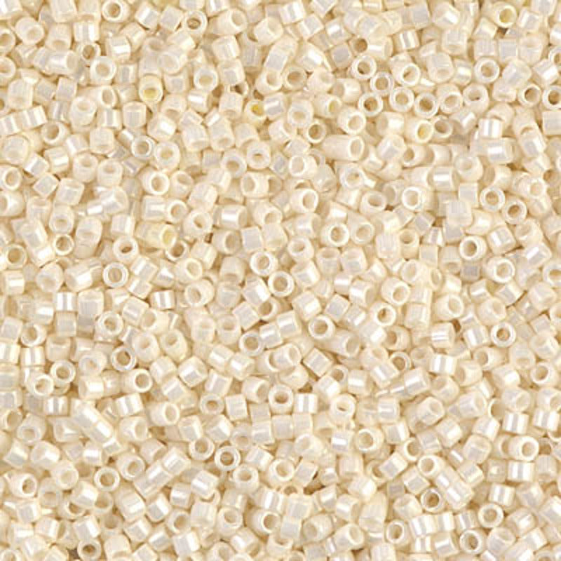 Perles Miyuki Delica 11/0 jaune clair Ceylan DB0203