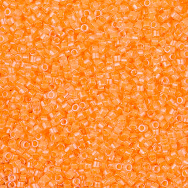 Perles Miyuki Delica 11/0 orange crème lumineux DB2033