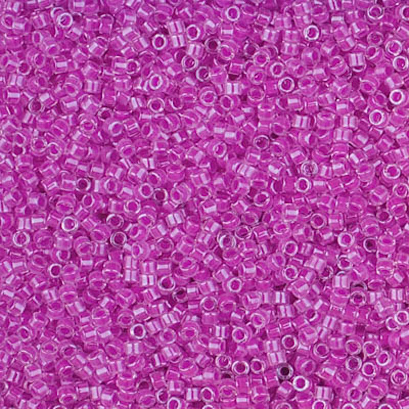 Perles Miyuki Delica 11/0 prune lumineux DB2038