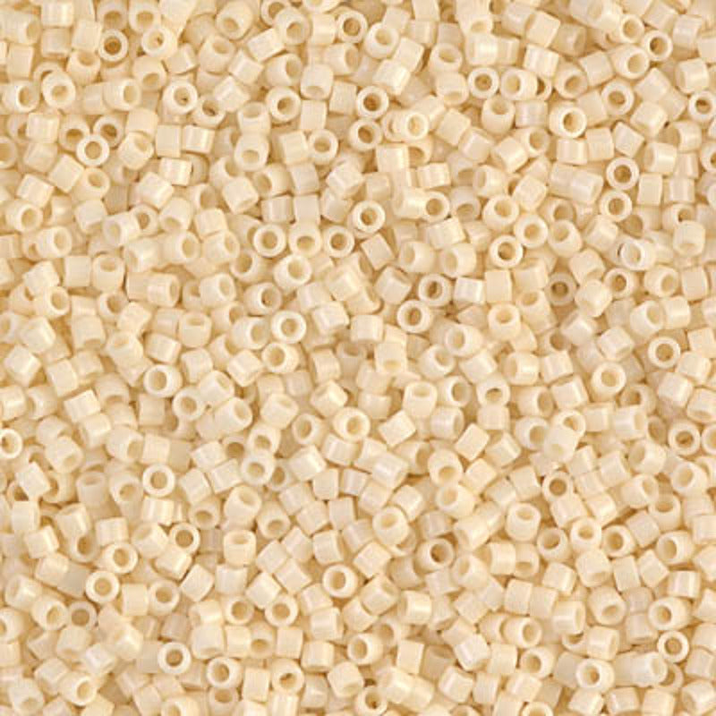 Perles Miyuki Delica 11/0 crème opaque DB0732