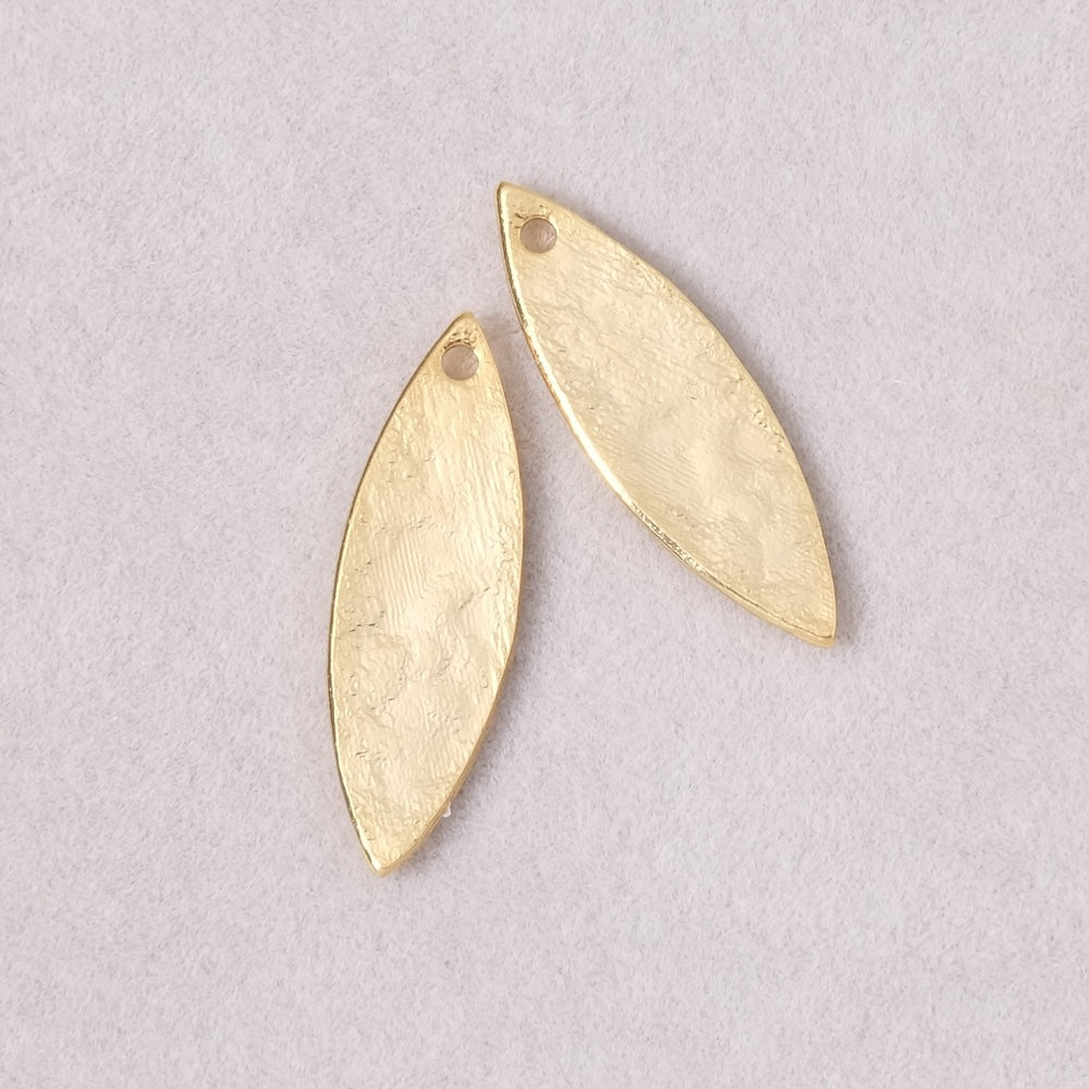 2 pendentifs navettes 23mm texture granite en laiton doré à l'or fin 24K Premium