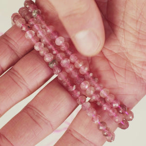 Vidéo du fil de perles rondelles facettées 5,5 x 4 mm en quartz fraise naturel