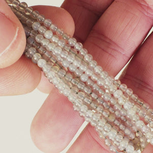 Vidéo du fil de perles rondes 3 mm en agate grise naturelle