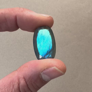 Pierre facettée rectangle 18 x 30mm en Labradorite