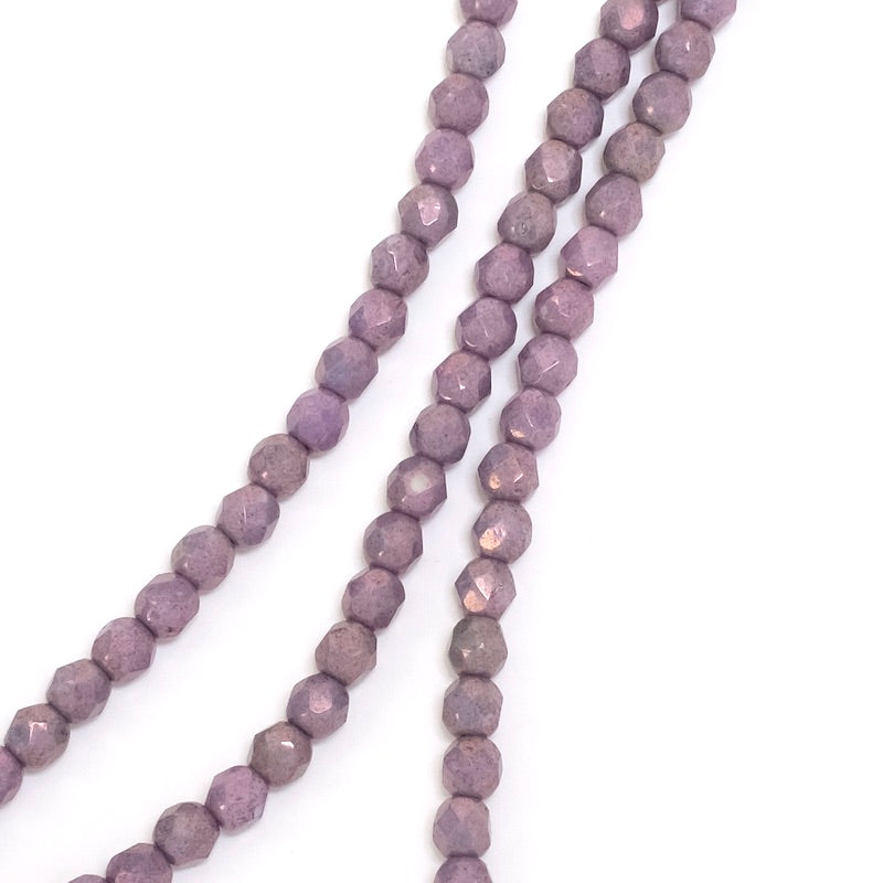 Fil de perles de Bohème rondes facettées violet parme opaque 4mm