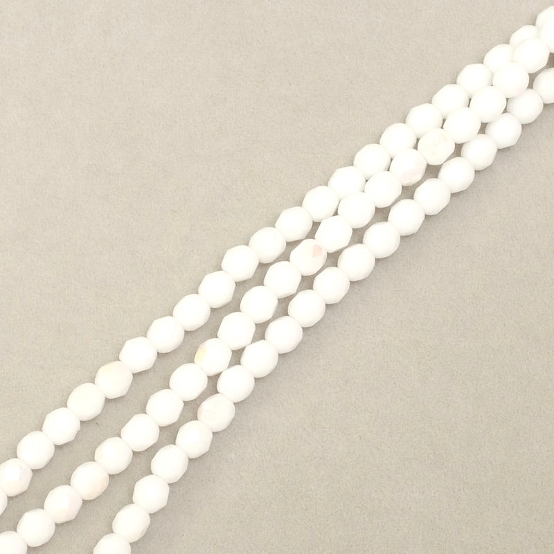 Fil de perles de Bohème rondes facettées blanc irisé AB opaque 4mm